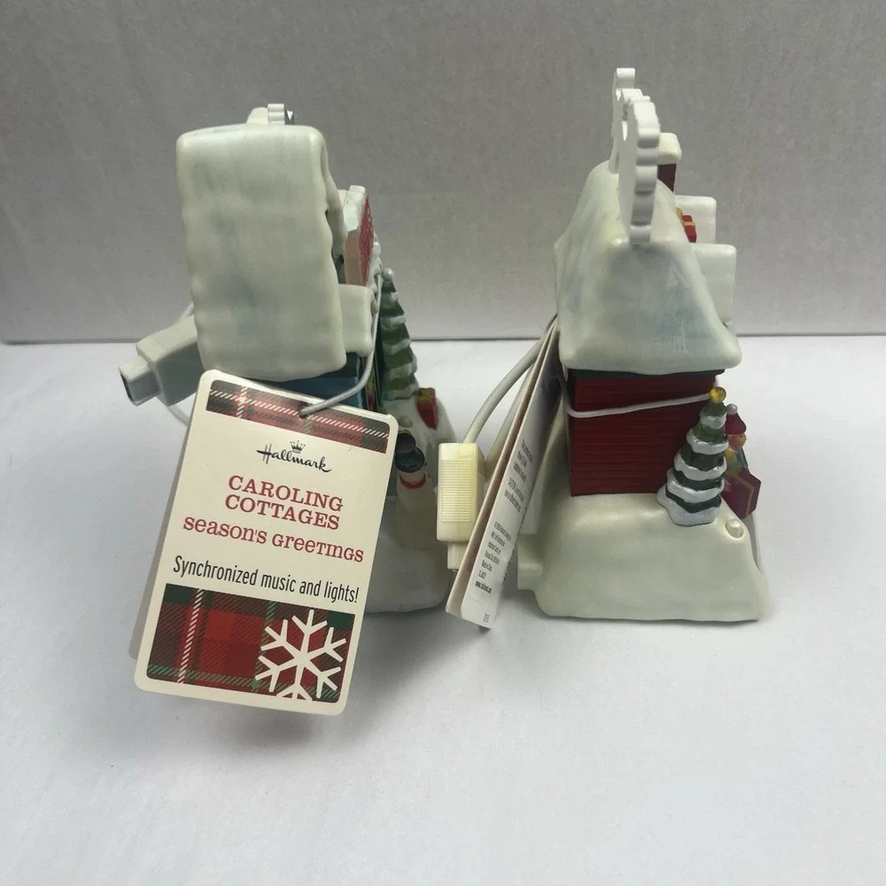 2009 Hallmark Caroling Cottages‎ NWT Synchronized Xmas Music & Lights Set 2